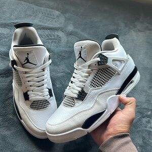 Jordan 4 Military Black CLEAN